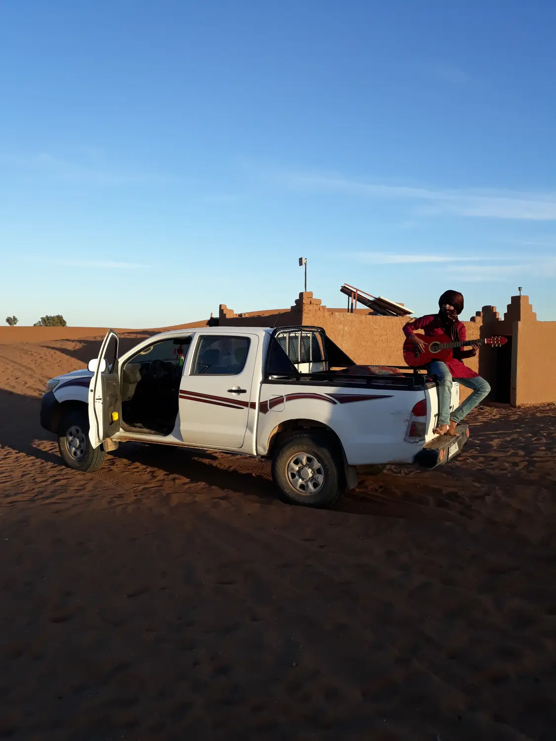 Caravane de Rêve – desert travel with SUV