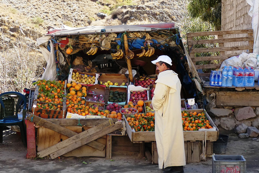 Obst- und Gemüsehändler an der Straße
