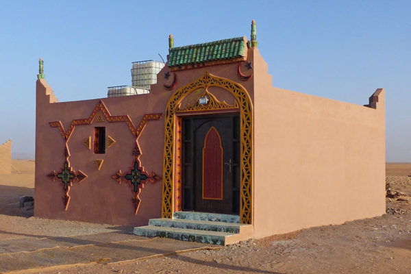 Sanitary building in the bivouac Erg Lihoudi